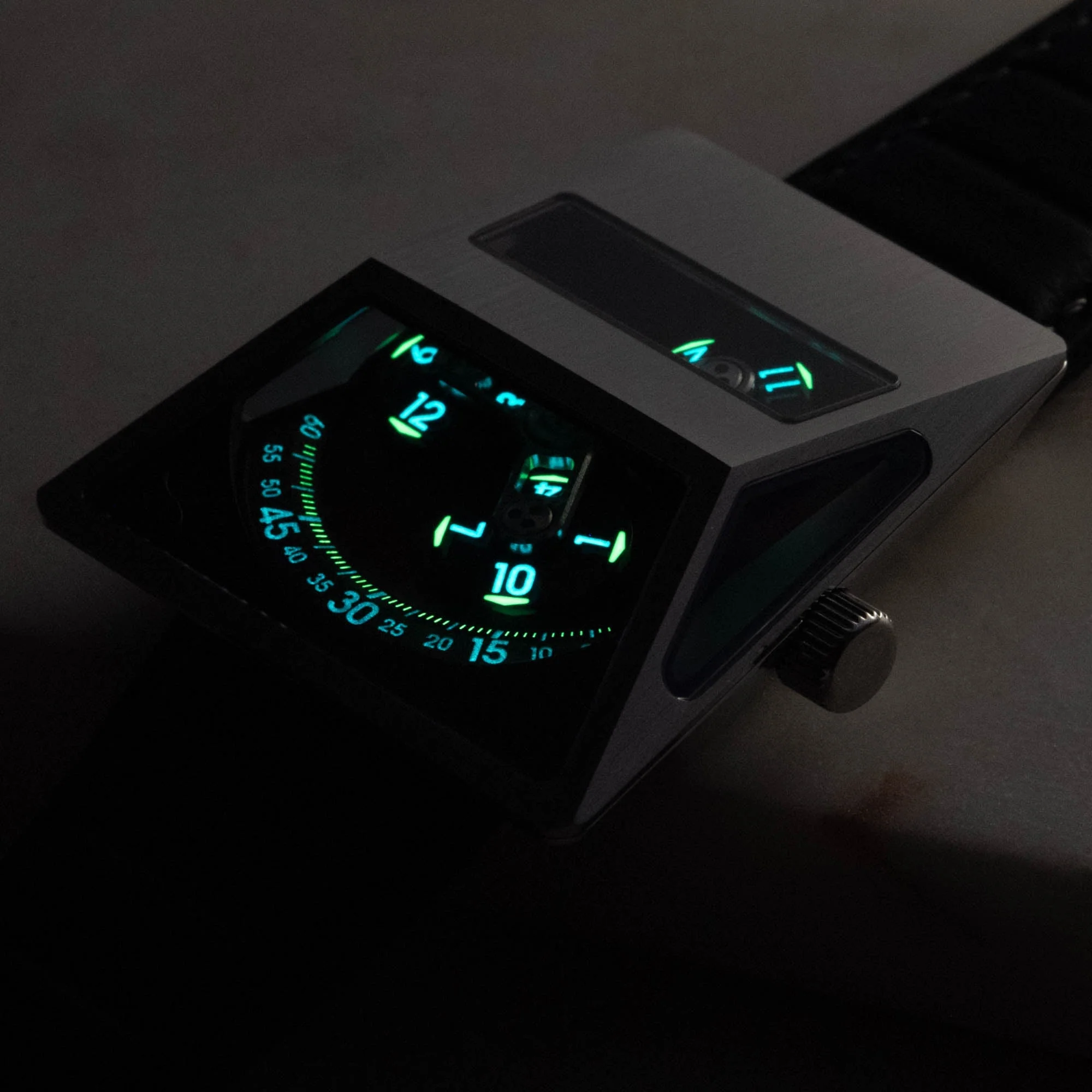 34-xeric-vendetta-x-wandering-hour-automatic-black-oxblood-7.webp Xeric Vendetta X Wandering Hour Automatic Black Oxblood