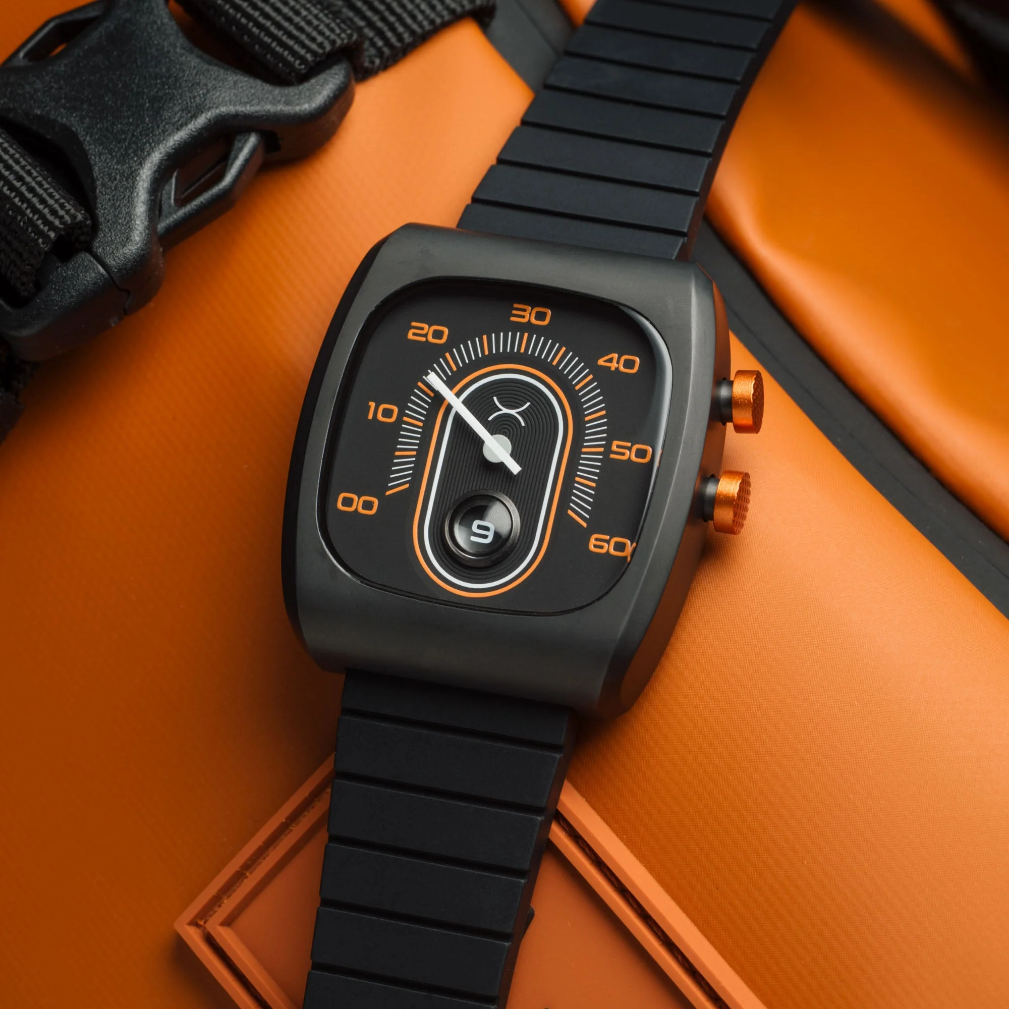 Xeric Retroscope Jump Hour Black Orange