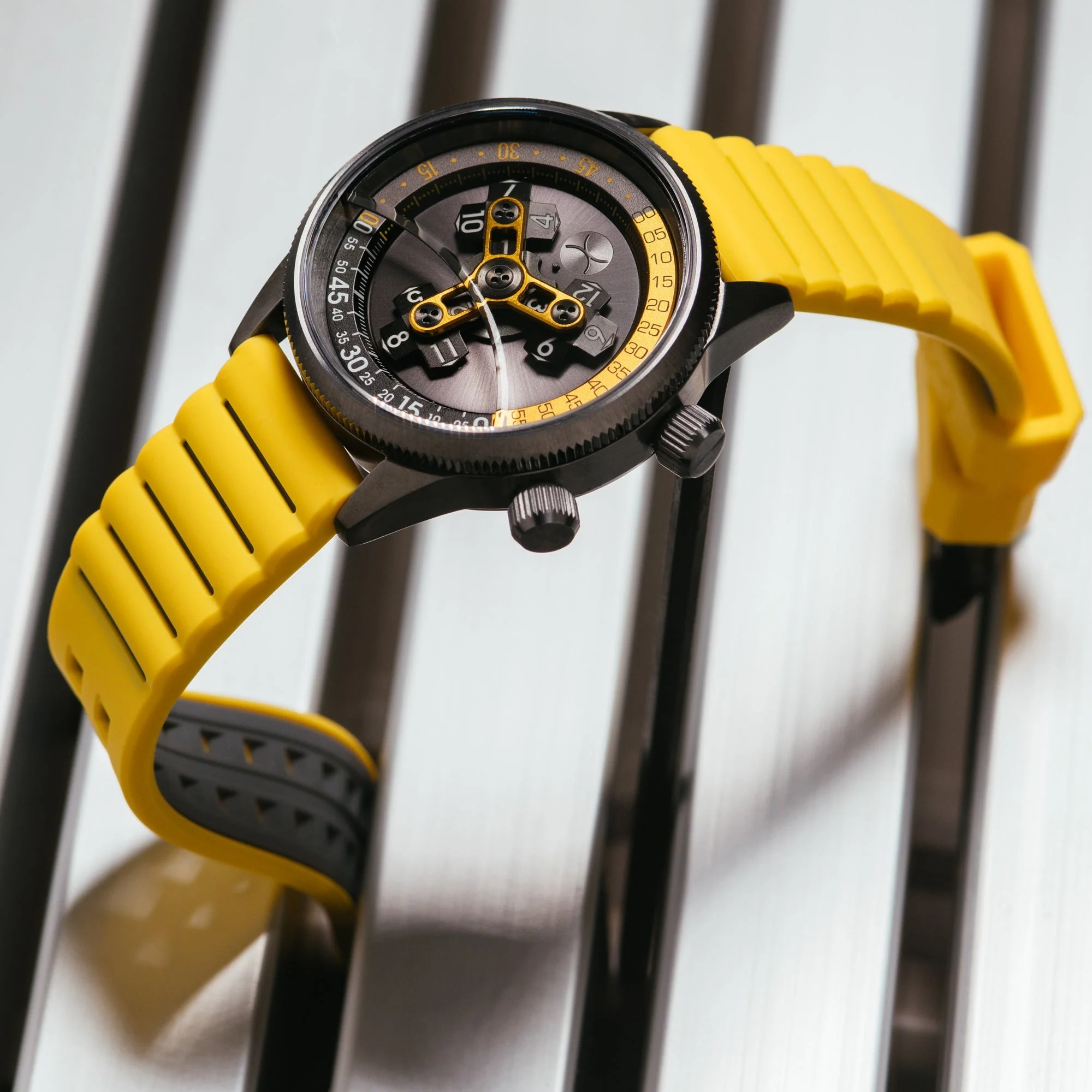 41-xeric-vendetta-ii-automatic-wandering-hour-gunmetal-yellow-2.webp Xeric Vendetta II Automatic Wandering Hour Gunmetal Yellow