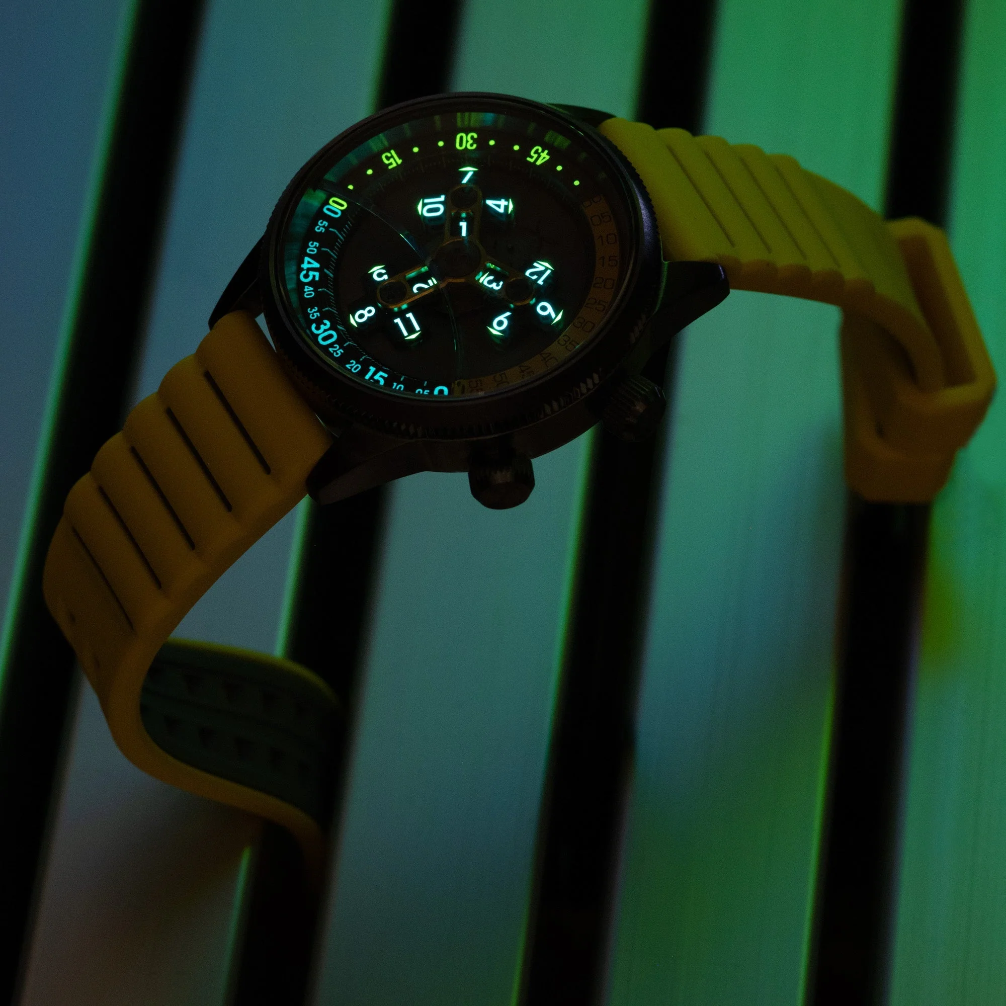 41-xeric-vendetta-ii-automatic-wandering-hour-gunmetal-yellow-3.webp Xeric Vendetta II Automatic Wandering Hour Gunmetal Yellow