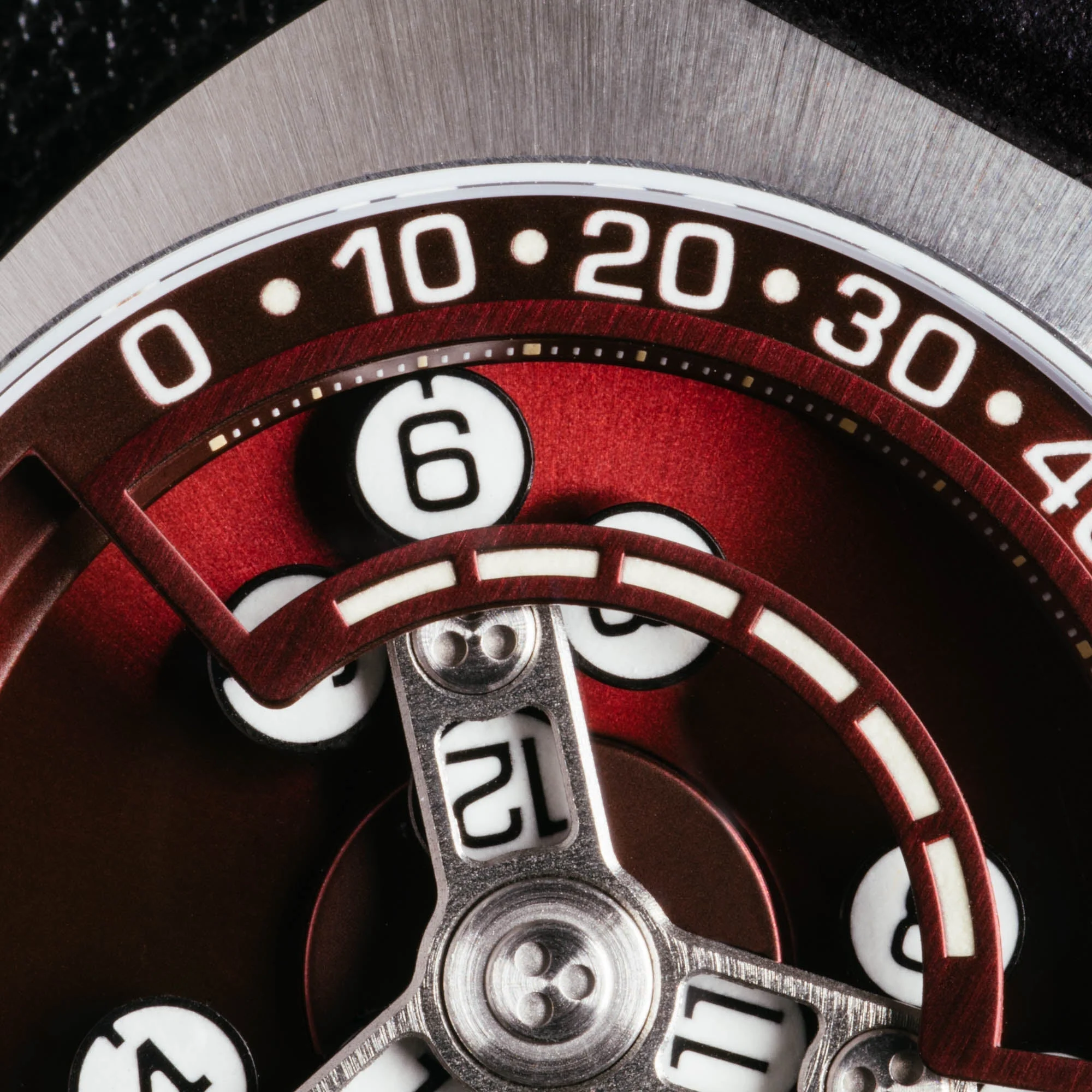 43-xeric-scrambler-automatic-wandering-hour-black-oxblood-7.webp Xeric Scrambler Automatic Wandering Hour Black Oxblood