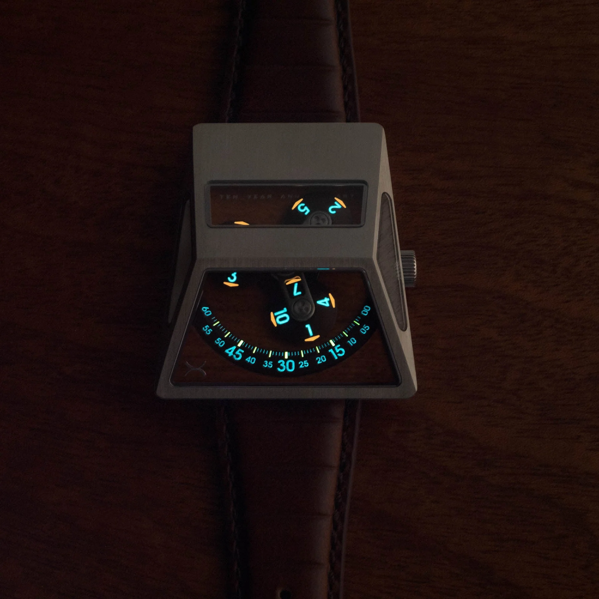 50-xeric-vendetta-x-wandering-hour-automatic-brown-rosewood-6.webp Xeric Vendetta X Wandering Hour Automatic Brown Rosewood