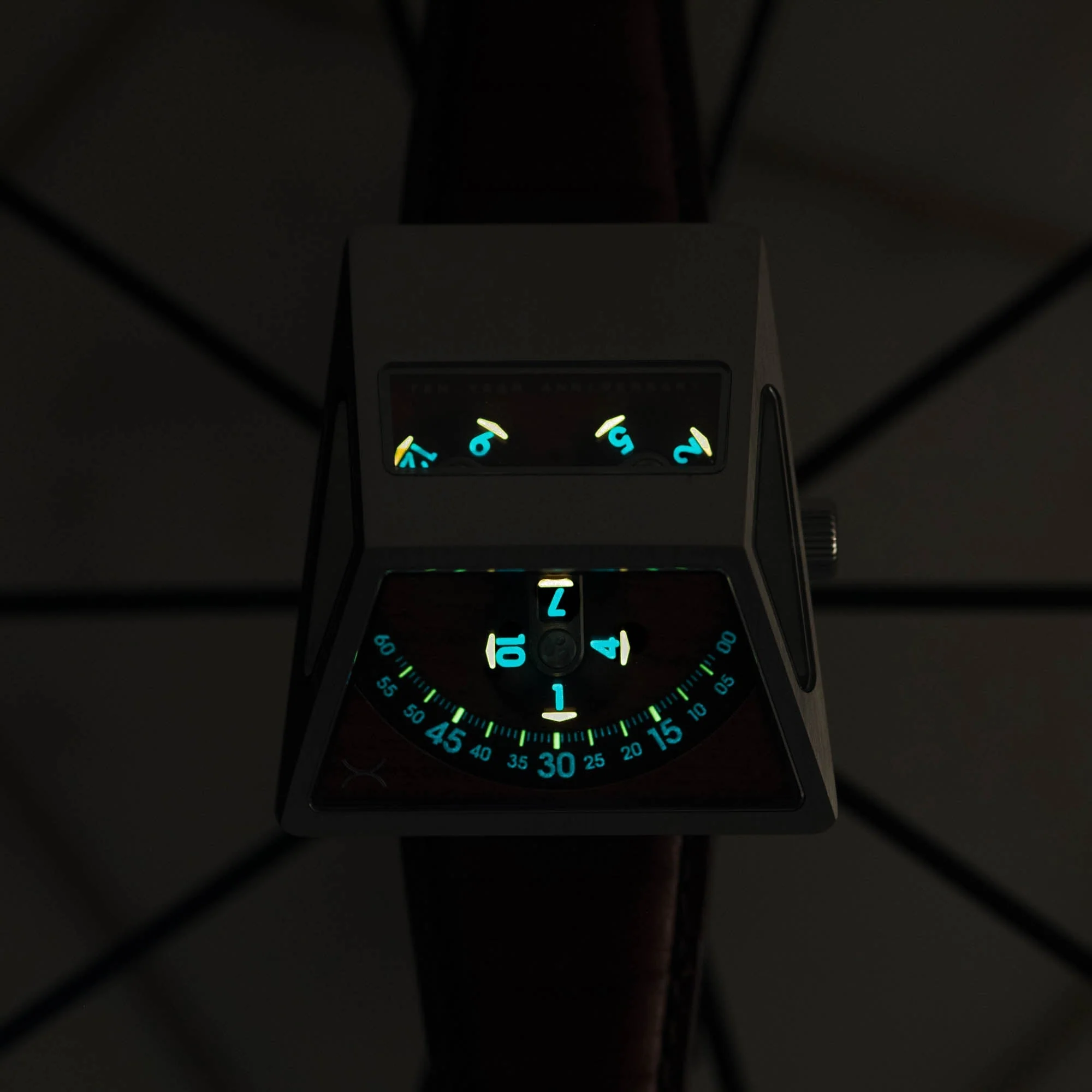 50-xeric-vendetta-x-wandering-hour-automatic-brown-rosewood-8.webp Xeric Vendetta X Wandering Hour Automatic Brown Rosewood