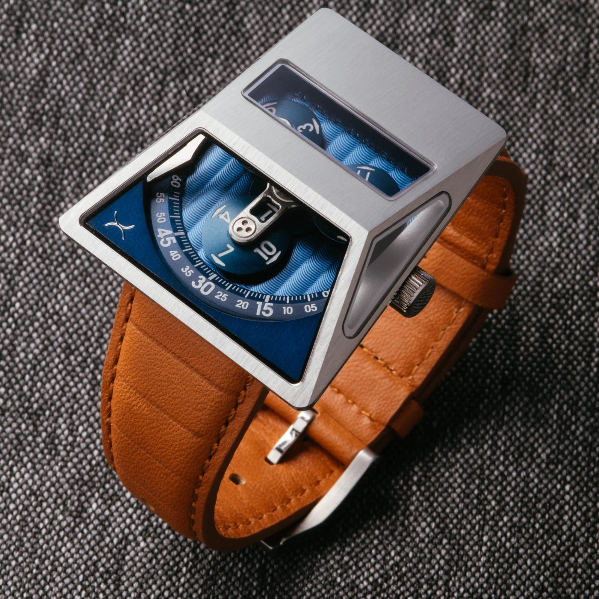 57-xeric-vendetta-x-wandering-hour-automatic-tan-blue-7.webp Xeric Vendetta X Wandering Hour Automatic Tan Blue