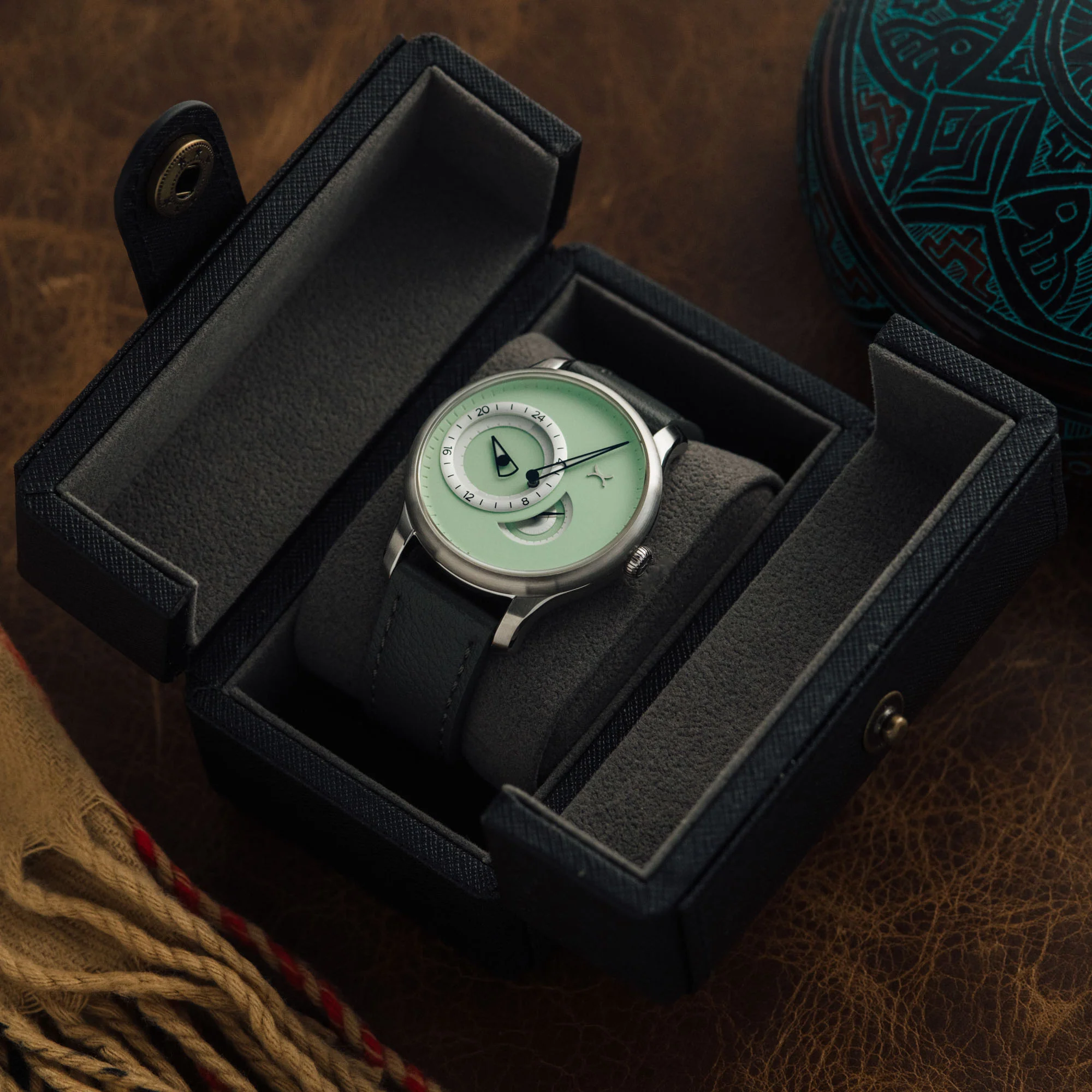 715-xeric-regulator-automatic-vintage-mint-3.webp Xeric Regulator Automatic Vintage Mint