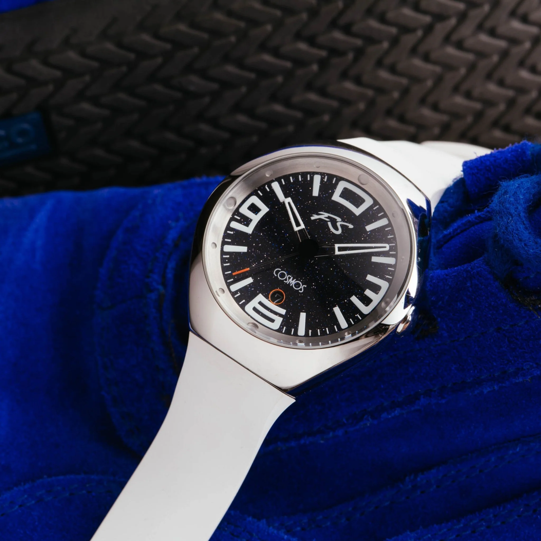 Szanto ICON Frank Stephenson Cosmos 9004