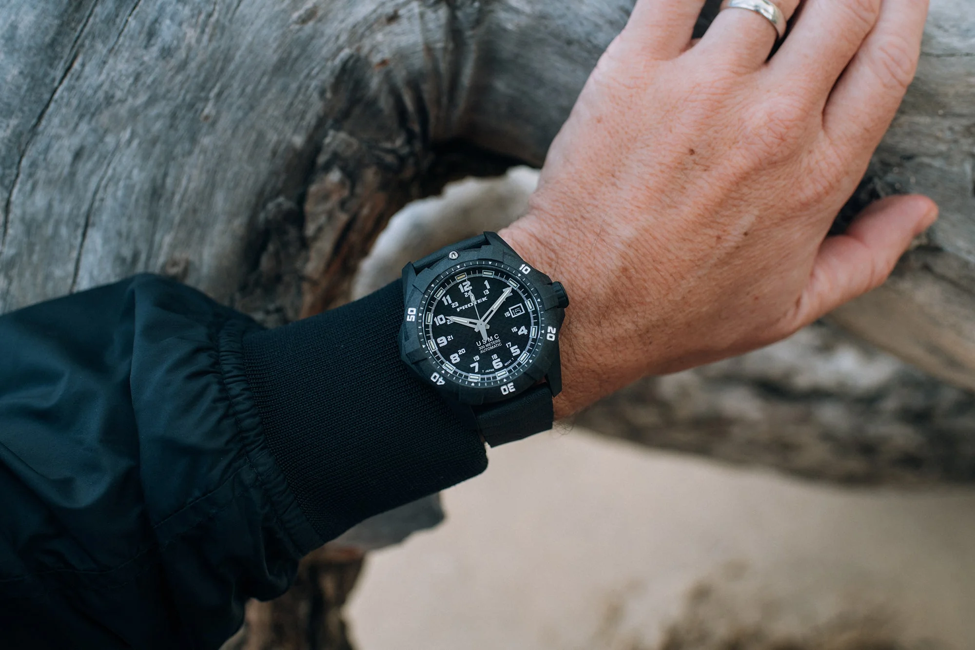 981-protek-carbon-usmc-dive-1211-automatic-black-6.webp ProTek Carbon USMC Dive 1211 Automatic Black